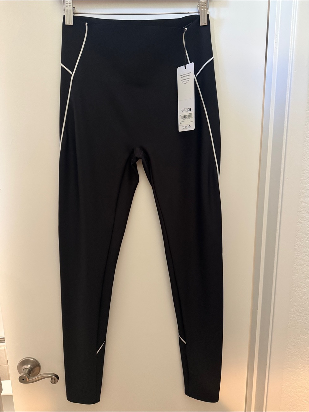 ALO Yoga Women’s Black Haven Leggings with White Piping Smooth Bonded Flat Front